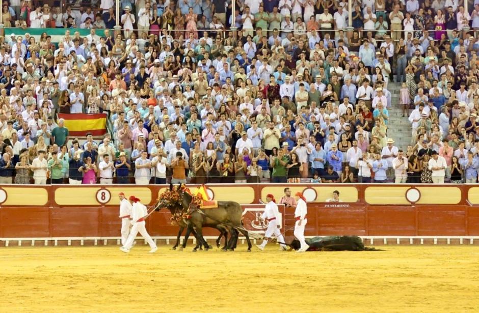 El quinto de la tarde, para el que pidieron el indultos, fue premiado con la vuelta al ruedo