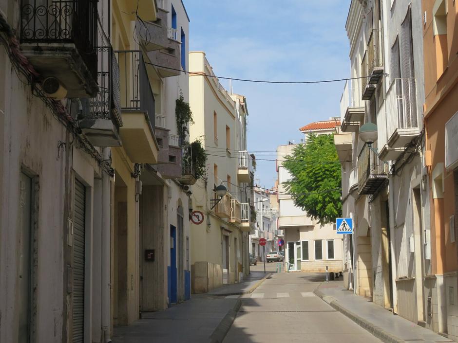 Una de las calles de Alcanar, en Tarragona