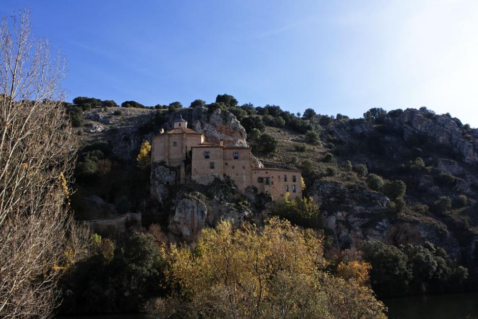 Ermita de San Saturio, sobre el río Duero a su paso por Soria