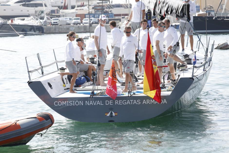 El 'Hispania' se hace a la mar para competir en la Copa del Rey Mapfre