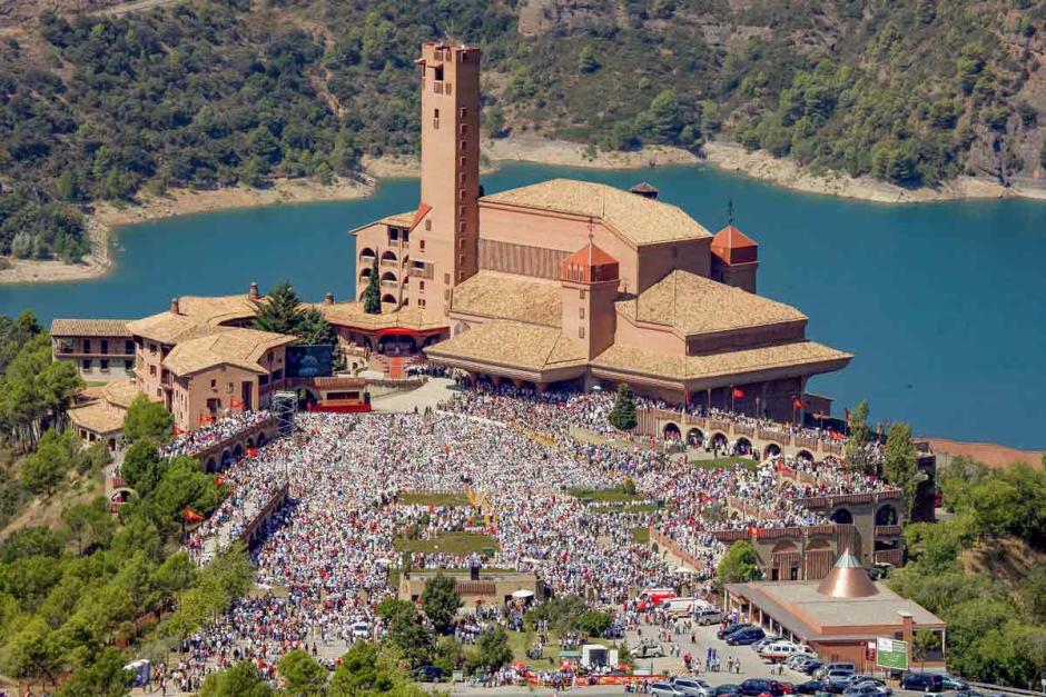 El santuario de Torreciudad, que cada año congrega a millones de peregrinos