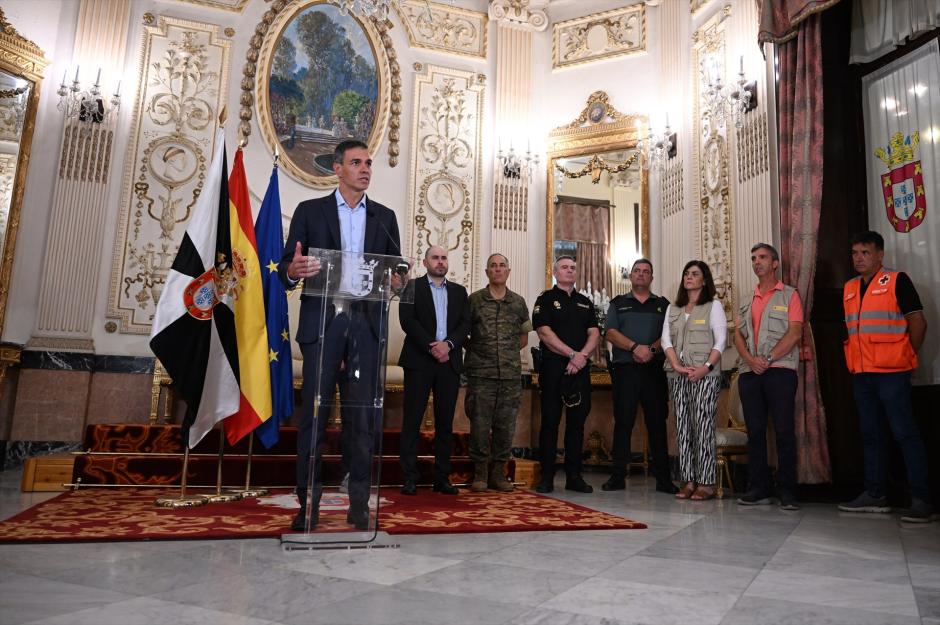 El presidente del Gobierno, Pedro Sánchez, comparece ante los medios en la Asamblea de Ceuta