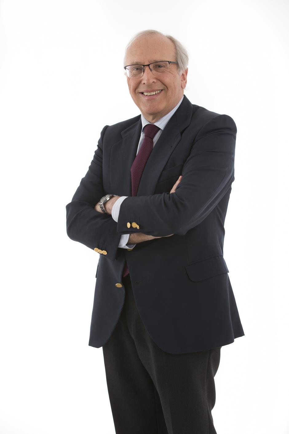 Luis Fernández-Vega, catedrático de Oftalmología y director médico del Instituto Oftalmológico
