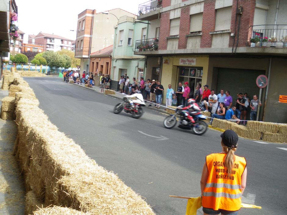 GP de La Bañeza, con el recorrido protegido por alpacas