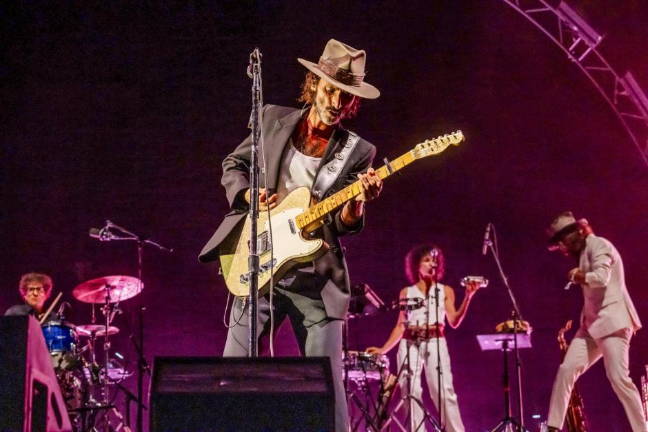 El cantautor Leiva durante su actuación en el festival Sonorama Ribera