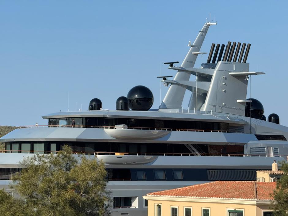 El impresionante gigayate Dragonfly, propiedad de Sergey Brin, cofundador de Google.