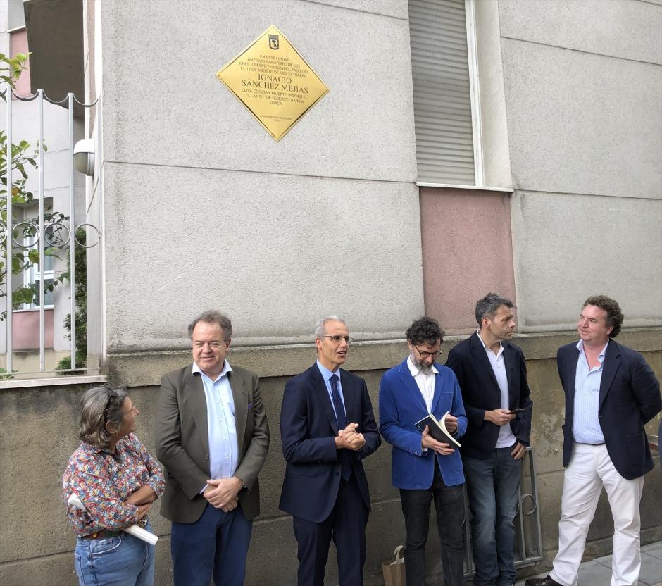 (Foto de ARCHIVO)
Acto de inauguración de la placa que recuerda al torero Ignacio Sánchez Mejías en la residencia de mayores Goya, donde en los años 30 se ubicaba el hospital de toreros en el que falleció.

EUROPA PRESS
31/5/2023