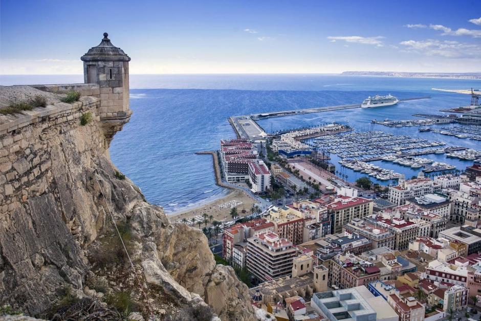 Vista de la ciudad de Alicante desde el Castillo de Santa Bárbara