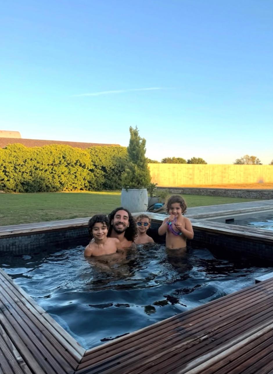 El jacuzzi de la casa en la que se ha alojado Cucurella con su familia