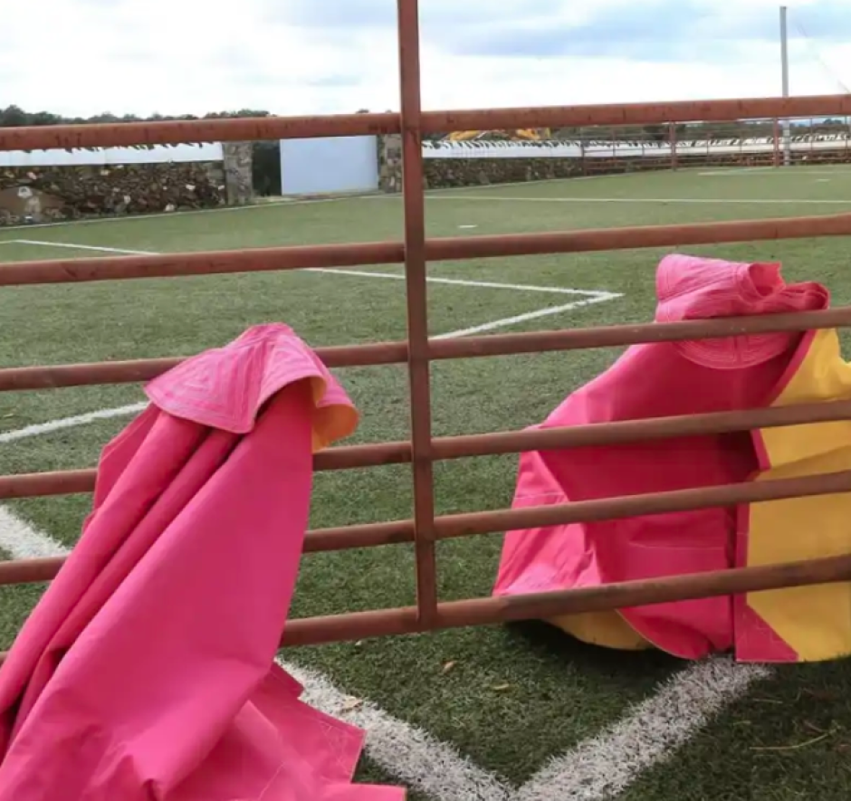 El campo de fútbol que Talavante tiene en su finca