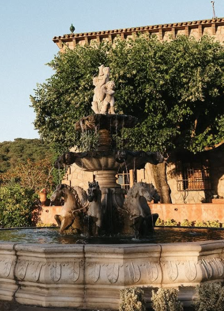 Una de las fuentes de los jardines de Mas de Sant Lleí