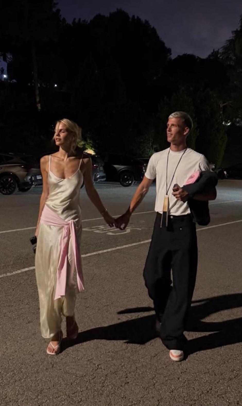 Dani Olmo y su novia llegan a la fiesta de Lamine