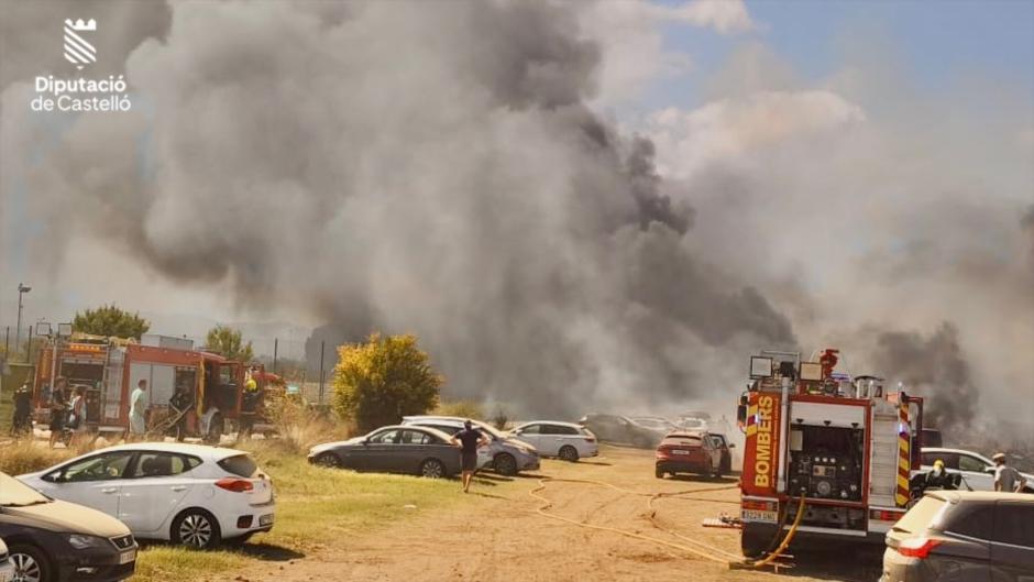 Imagen del incendio que ha afectado a 34 vehículos en Peñíscola