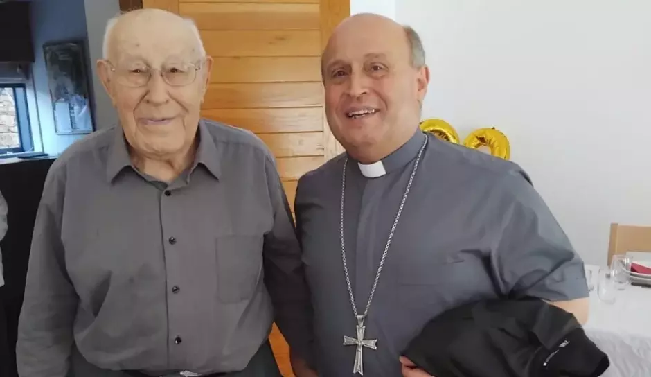 Imagen de la visita del arzobispo de Santiago de Compostela, monseñor Francisco José Prieto Fernández.