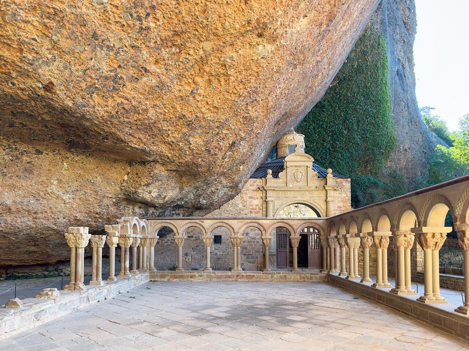 Claustro en San Juan de la Peña