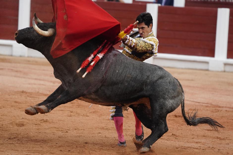 Álvaro Lorenzo toreando