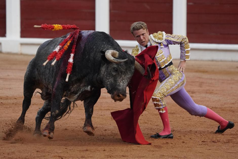 Clemente toreando