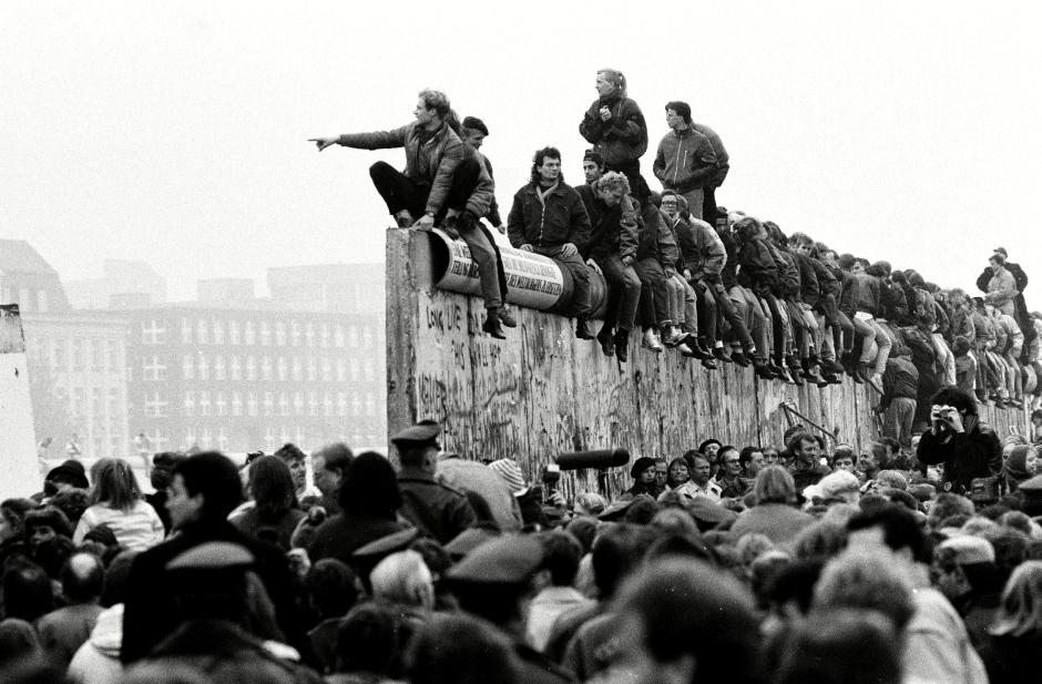 Momento de la caída del Muro de Berlín el 10 de noviembre de 1989