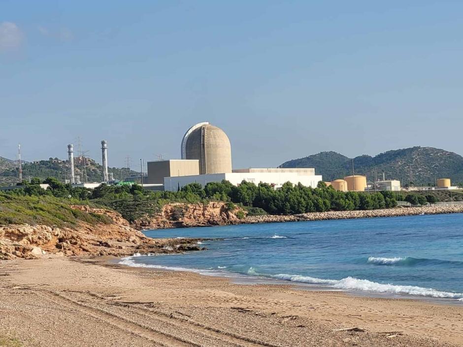 Central nuclear de Vandellòs II, en Tarragona.

REMITIDA / HANDOUT por GREENPEACE
Fotografía remitida a medios de comunicación exclusivamente para ilustrar la noticia a la que hace referencia la imagen, y citando la procedencia de la imagen en la firma
14/10/2025