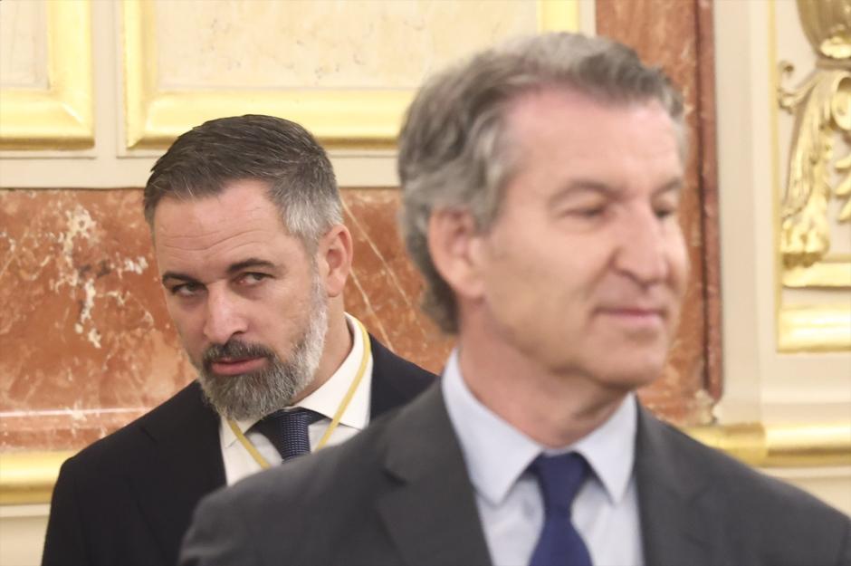 El presidente de Vox, Santiago Abascal, y el presidente del PP, Alberto Núñez Feijóo