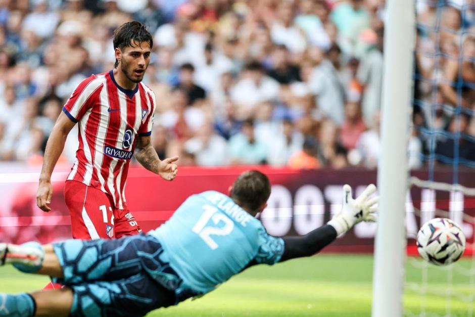 Carlos Martín bate al portero del Marsella para hacerse con el triunfo