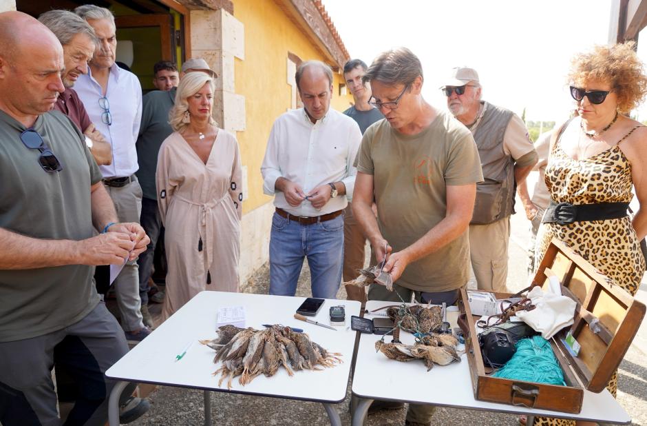 El consejero de Agricultura, Ganadería, Medio Rural y Política Ambiental, Joaquín Antonio Pino, presenta la apertura de la media veda en Castilla y León