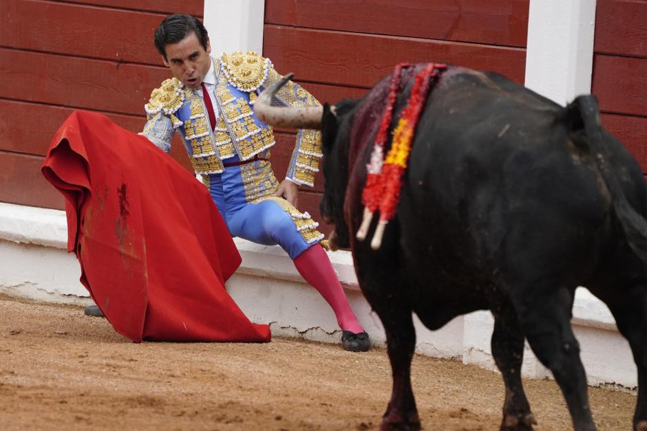 Juan Ortega ante su primer toro