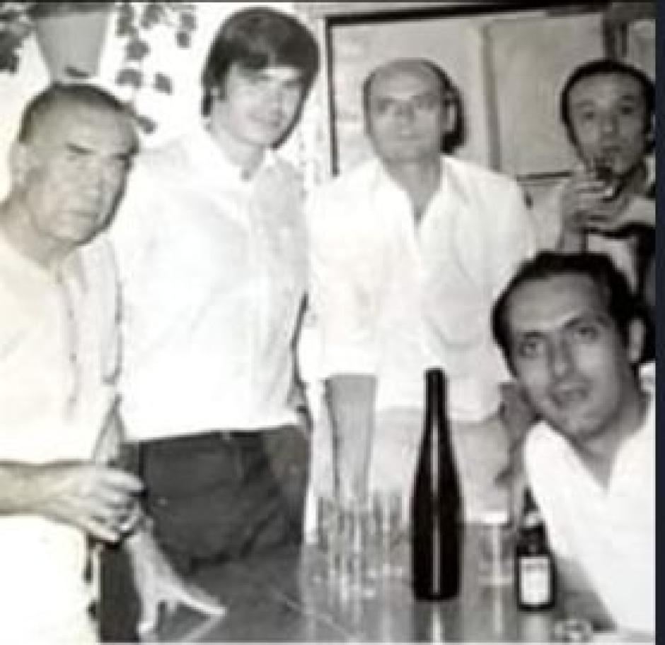 Una de aquellas reuniones en las que está Ángel González Tapía