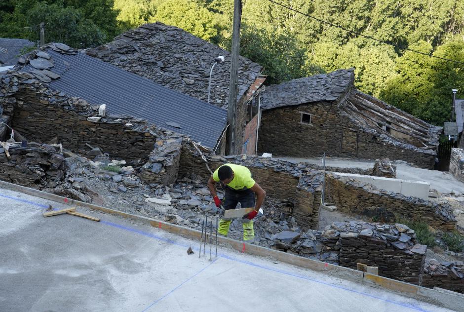 Estado de la localidad de Lusio (León), un año después el primer del incendio que arrasó el pueblo