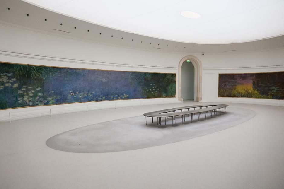 Una de las sala ovaladas con los nenúfares de Monet en el Musée L'Orangerie