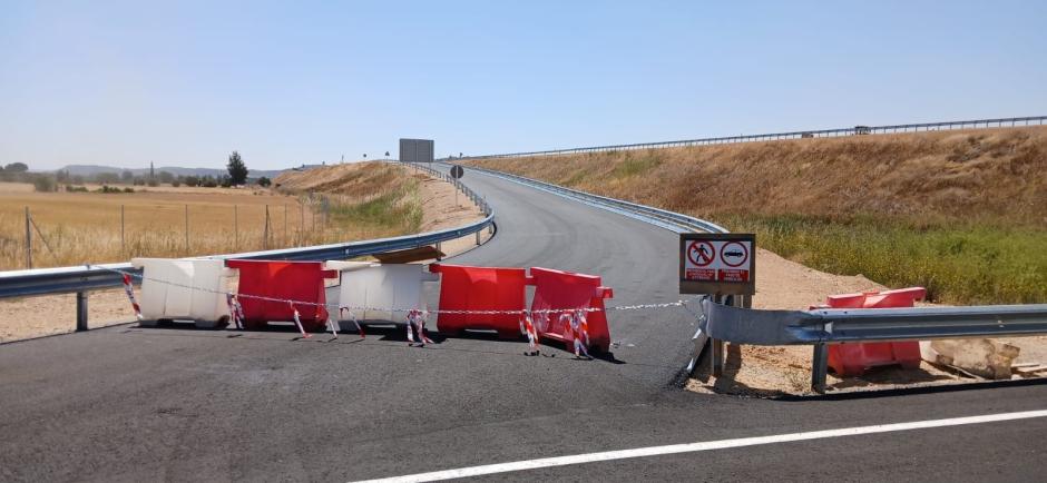 Uno de los enlaces del nuevo tramo de la autovía A-11 en la provincia de Valladolid.