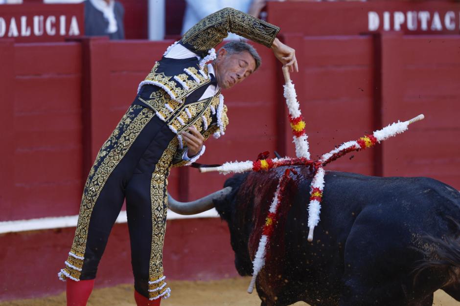 Escribano colocó banderillas al violín a ese mismo astado