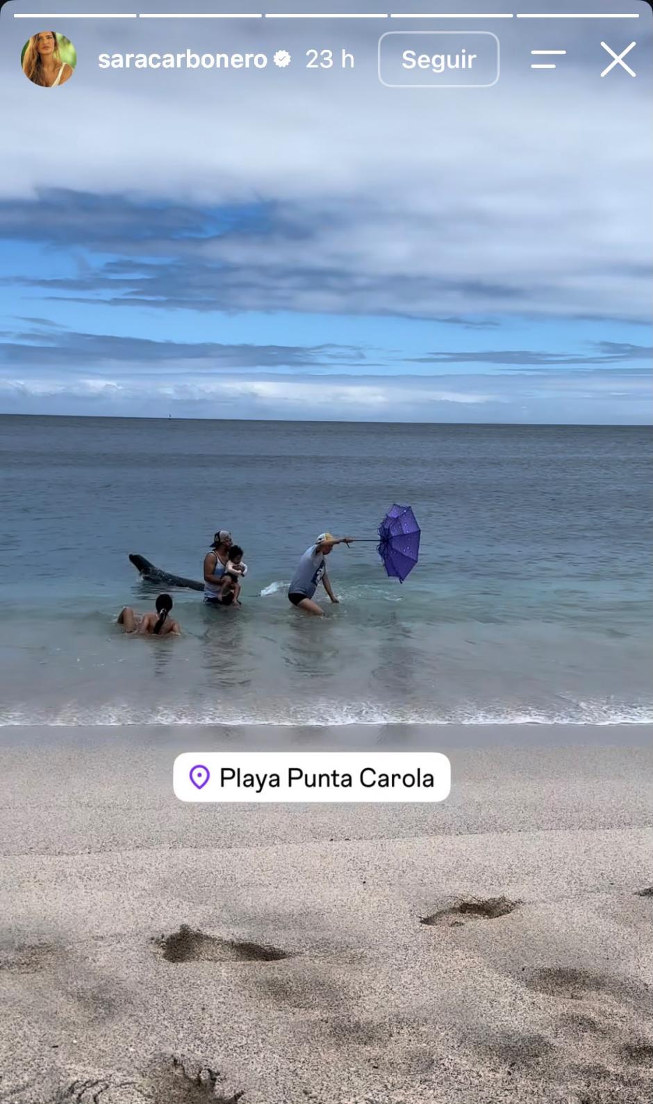 Una de las historias compartidas en Instagram por Sara Carbonero, en Playa Punta Carola