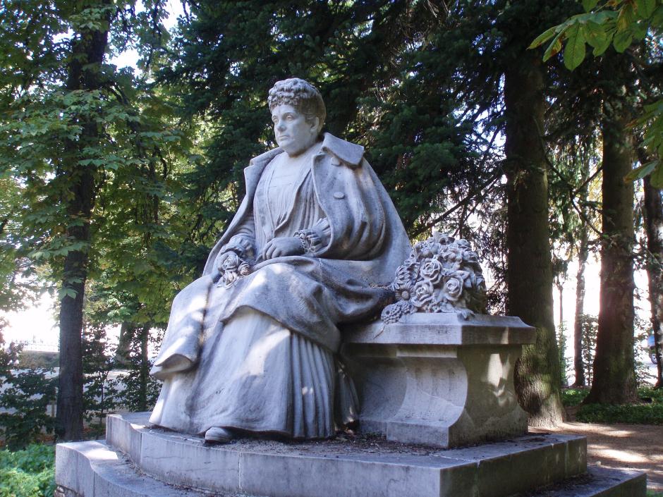 Monumento a la Infanta Isabel en La Granja, obra de Lorenzo Coullaut Valera
