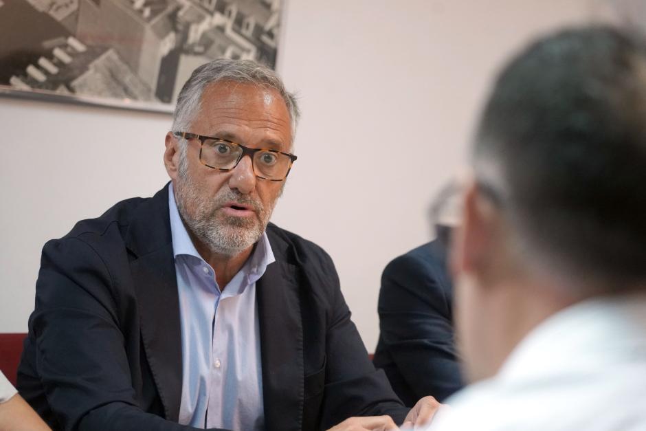 El vicepresidente primero de la Junta y consejero de Desregulación, Familia y Ayudas Sociales, Carlos Pollán, visita el centro de menores Zambrana