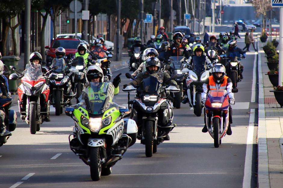 Caravana de motos y ofrenda floral con motivo del Día Mundial en Recuerdo a las Víctimas de Accidentes de Tráfico, en León