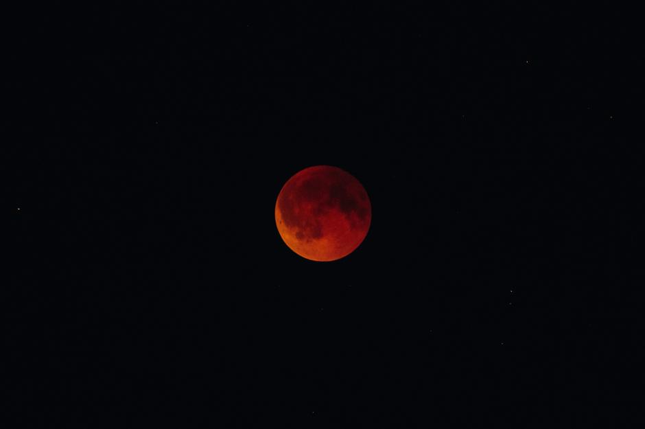 Foto de la Luna de Sangre en el cielo nocturno
