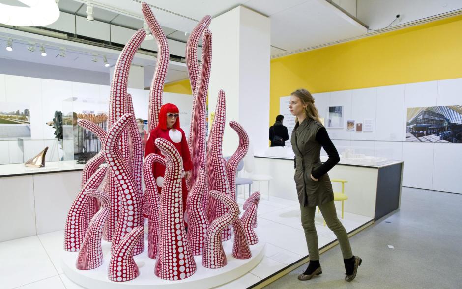 En España su obra se ha expuesto en varias muestras, sino la de 2011 en el Museo Nacional Reina Sofía, y la de 2023 en el Museo Guggenheim de Bilbao las más recordadas.