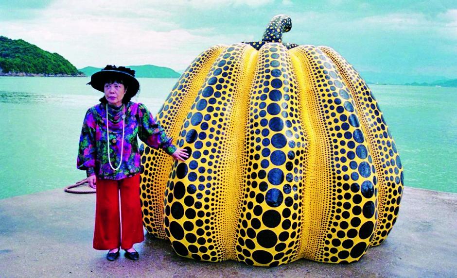 La imagen rompedora de sus obras pictóricas, escultóricas y perfomativas la trasladó a su propio estilo personal, lo que hizo de ella un icono más allá de su trabajo artístico. Su fallecimiento se produjo el pasado 14 de agosto, aunque no se hizo público hasta este jueves.