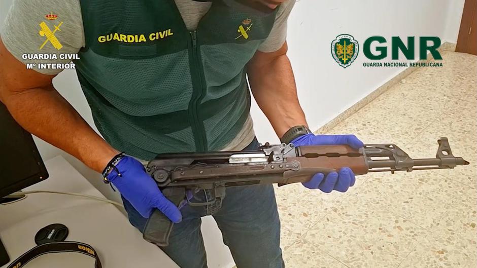 Fusil intervenido en el operativo hispanoluso contra el narcotráfico