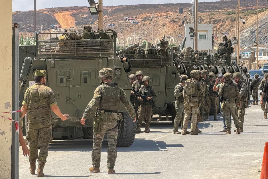 Militares españoles en la frontera del Tarajal en Ceuta