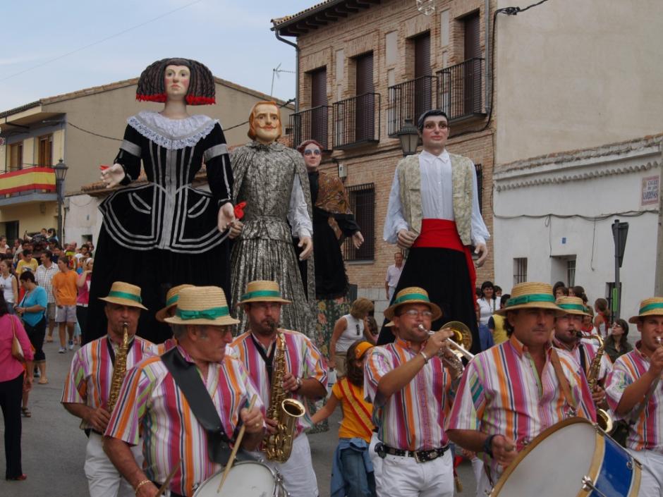 Pasacalles de gigantes y cabezudos en Navalcarnero