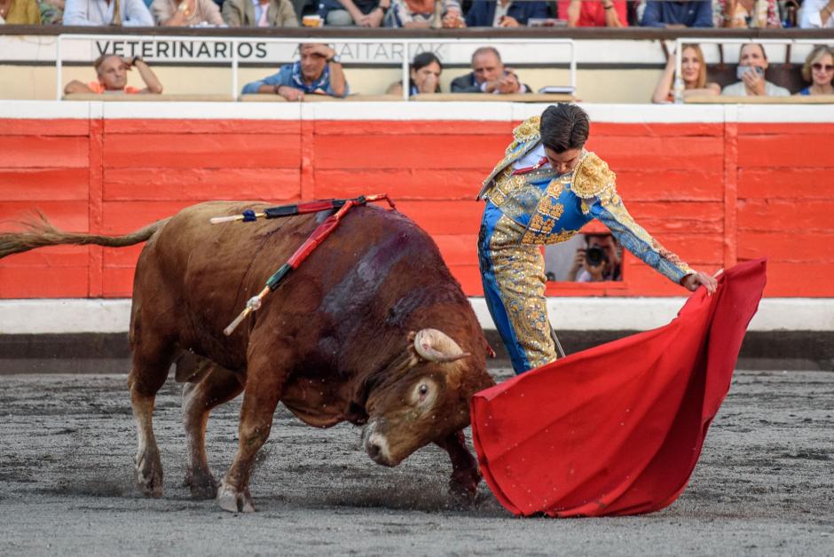 Muletazo de Marco Pérez al tercero de la tarde