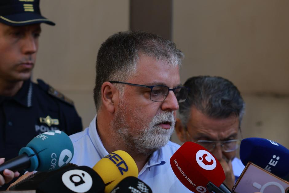 El alcalde de Villena, Fulgencio Cerdán, comparece ante los medios tras el robo en el museo de la ciudad