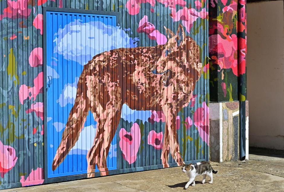 Un lobo, en un mural en un pueblo de Palencia