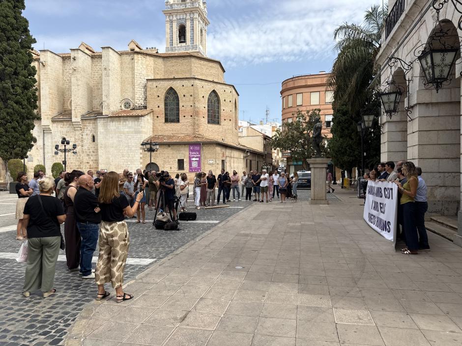 Imagen tomada este miércoles durante la concentración alternativa en apoyo a Ceuta promovida por el Ayuntamiento de Gandía