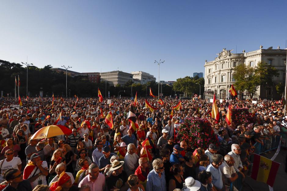 Asistentes a la manifestación en Cibeles en apoyo a Ceuta