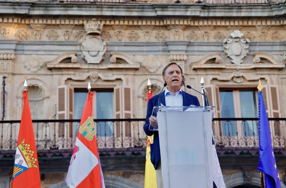 El alcalde de Salamanca durante su discurso en la concentración en apoyo a Ceuta