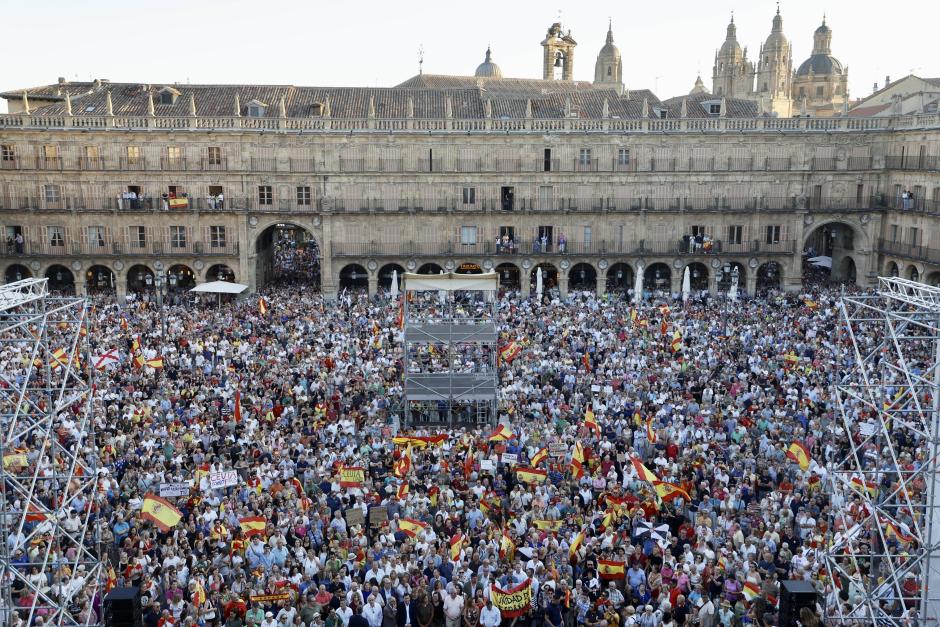 Mañueco asiste a la concentración en apoyo a Ceuta