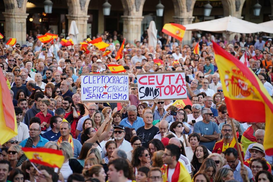 Unas 30.000 personas durante una concentración en solidaridad con Ceuta en Salamanca